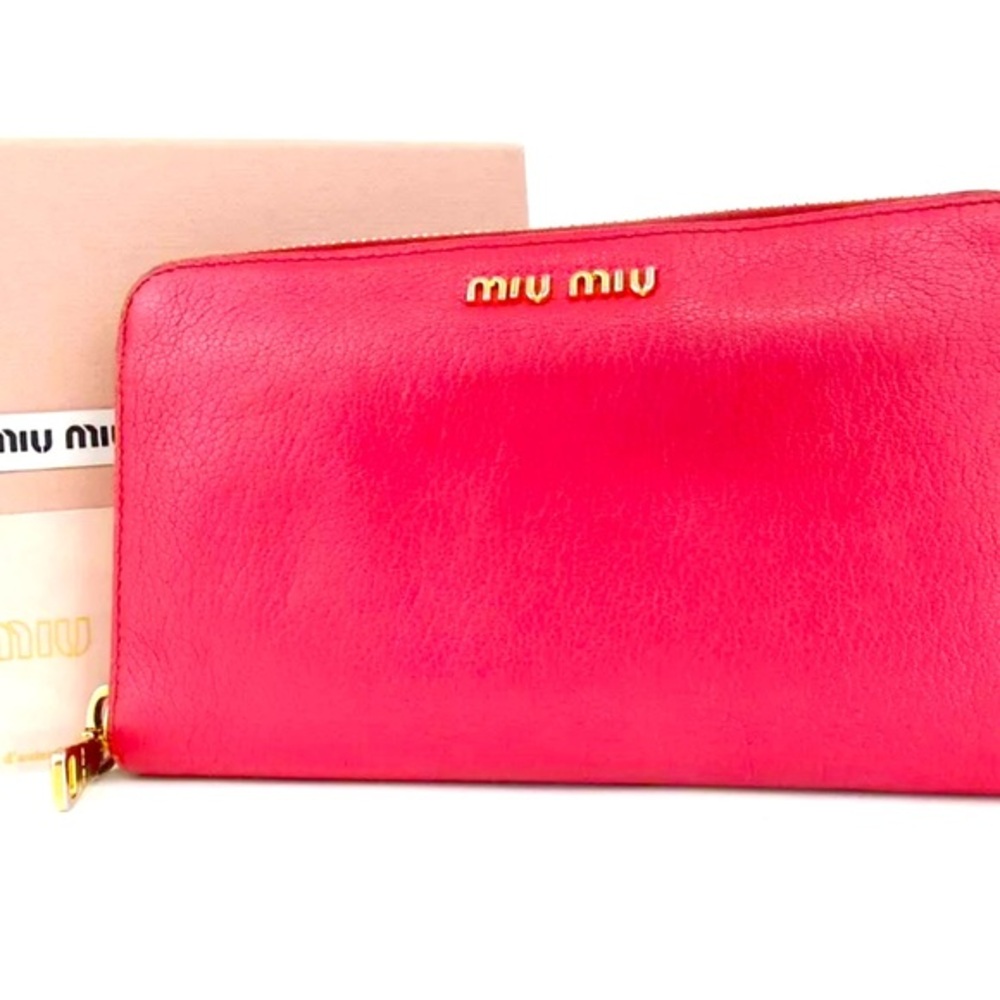 Authentic miu miu 5M0506 Zip around purse leather in excellent condition